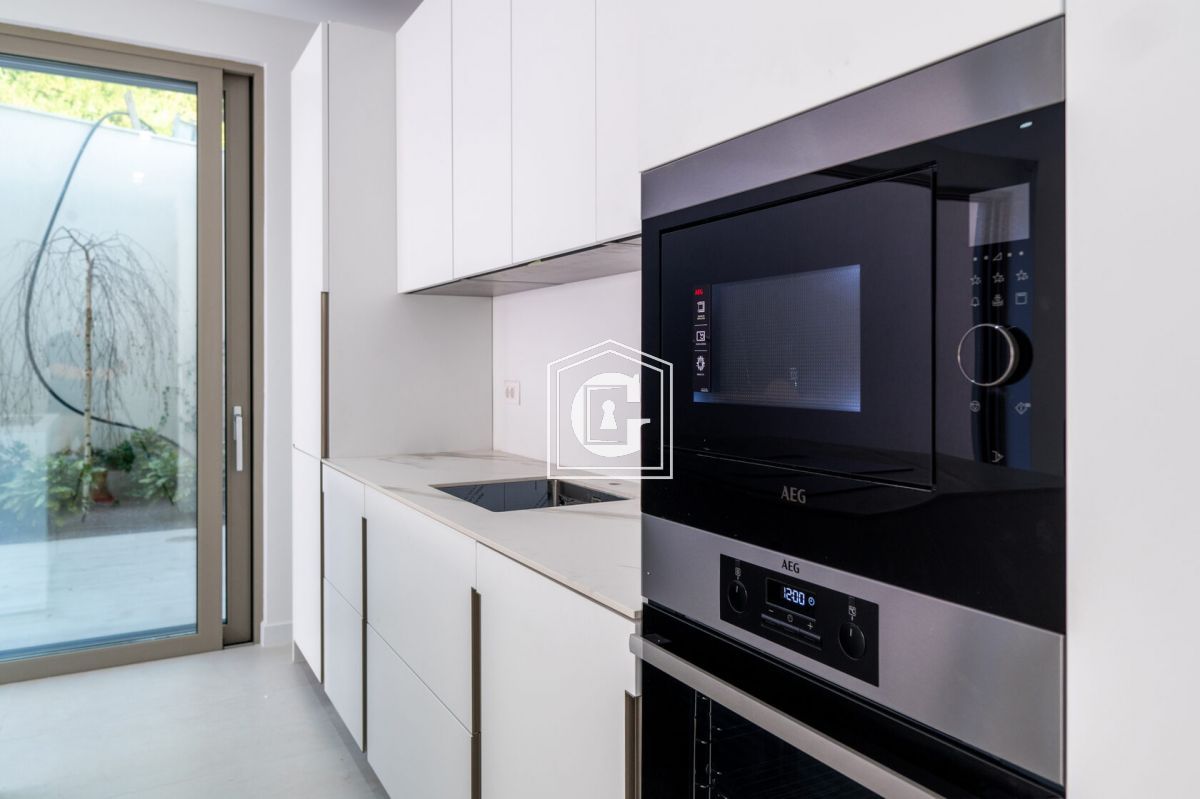 Таунхаус в Тивате, Черногория, 101 м² - фото 16