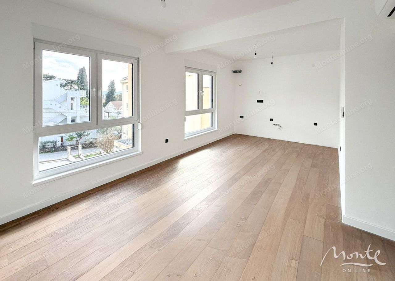 Апартаменты в Тивате, Черногория, 44 м² - фото 2