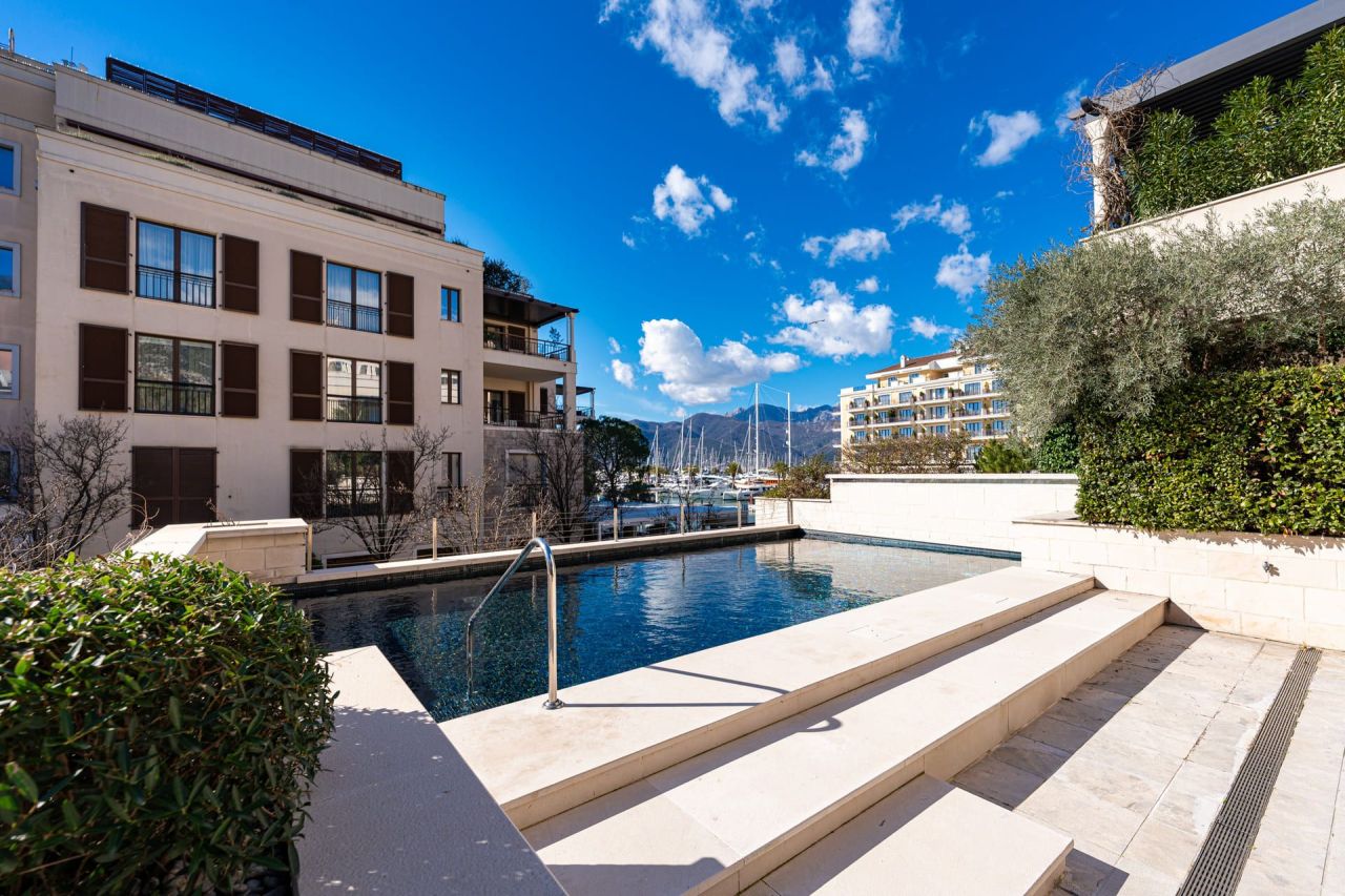 Апартаменты в Тивате, Черногория, 152 м² - фото 2