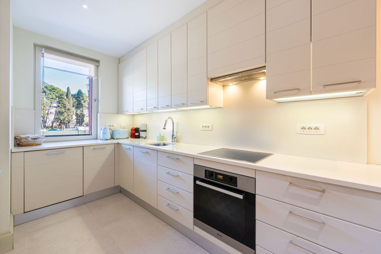 Апартаменты в Тивате, Черногория, 152 м² - фото 7