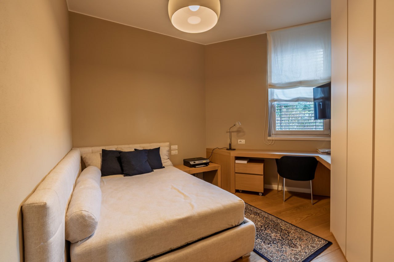 Квартира у озера Комо, Италия, 145 м² - фото 8