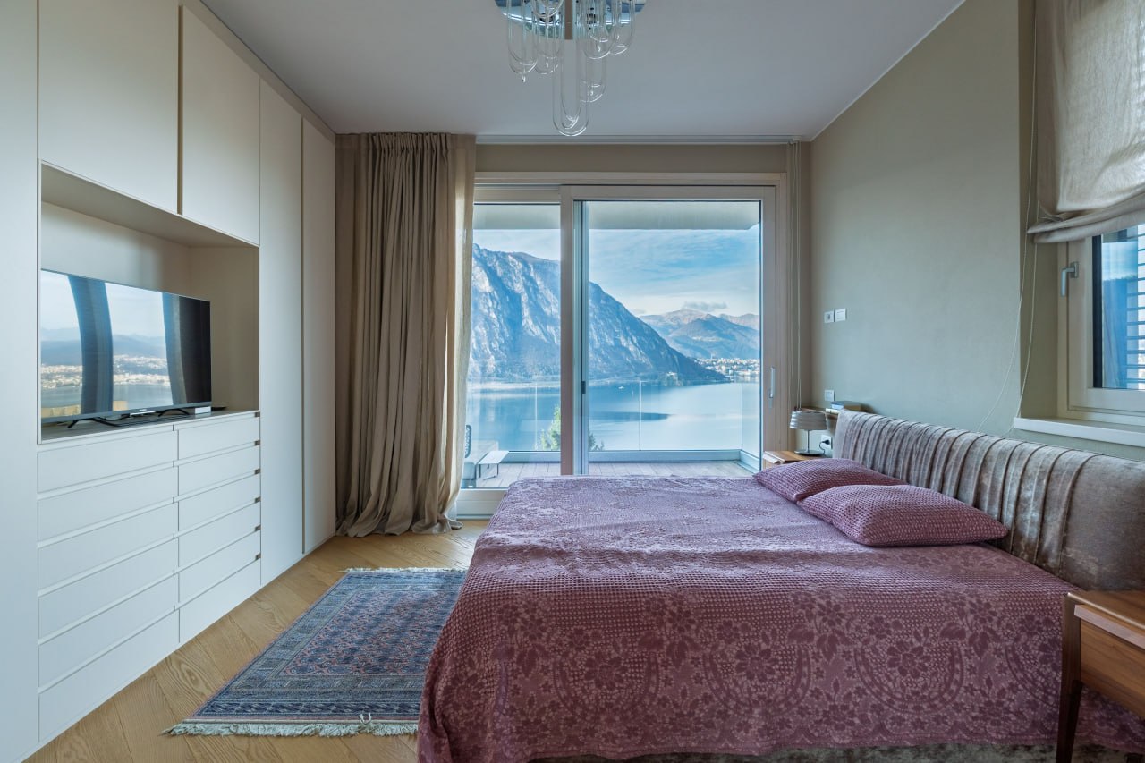 Квартира у озера Комо, Италия, 145 м² - фото 11