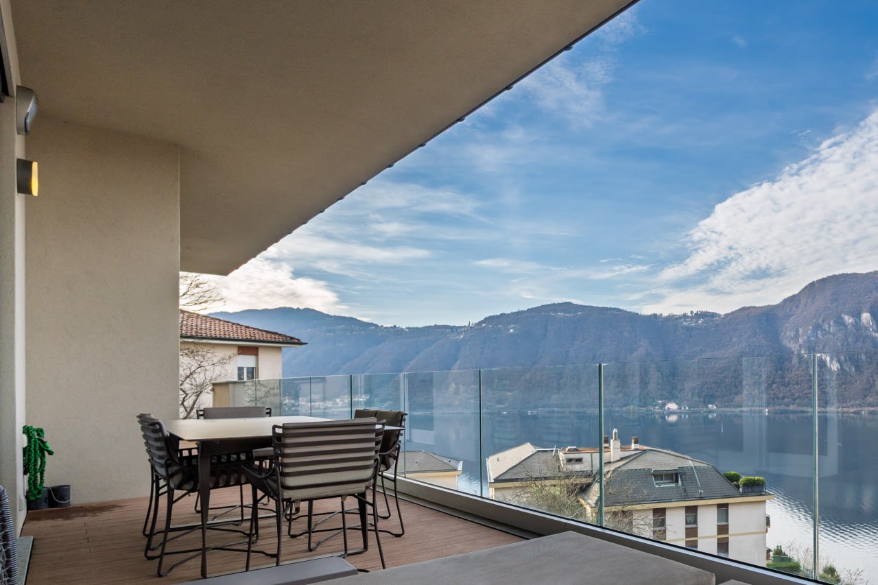 Квартира у озера Комо, Италия, 145 м² - фото 1