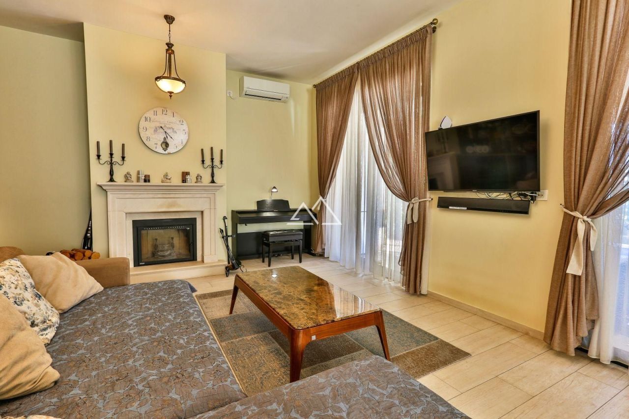 Вилла в Тивате, Черногория, 240 м² - фото 6