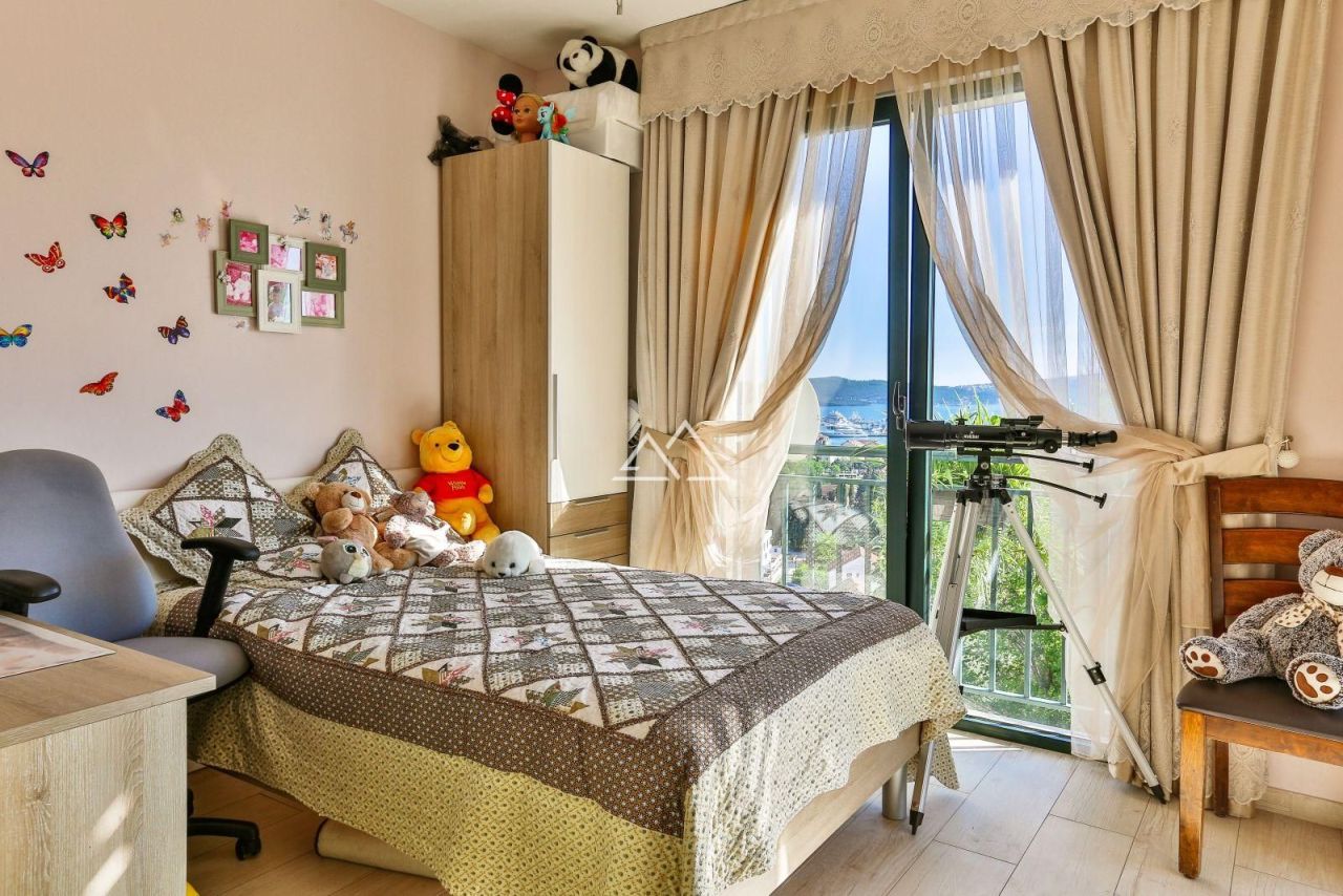 Вилла в Тивате, Черногория, 240 м² - фото 13