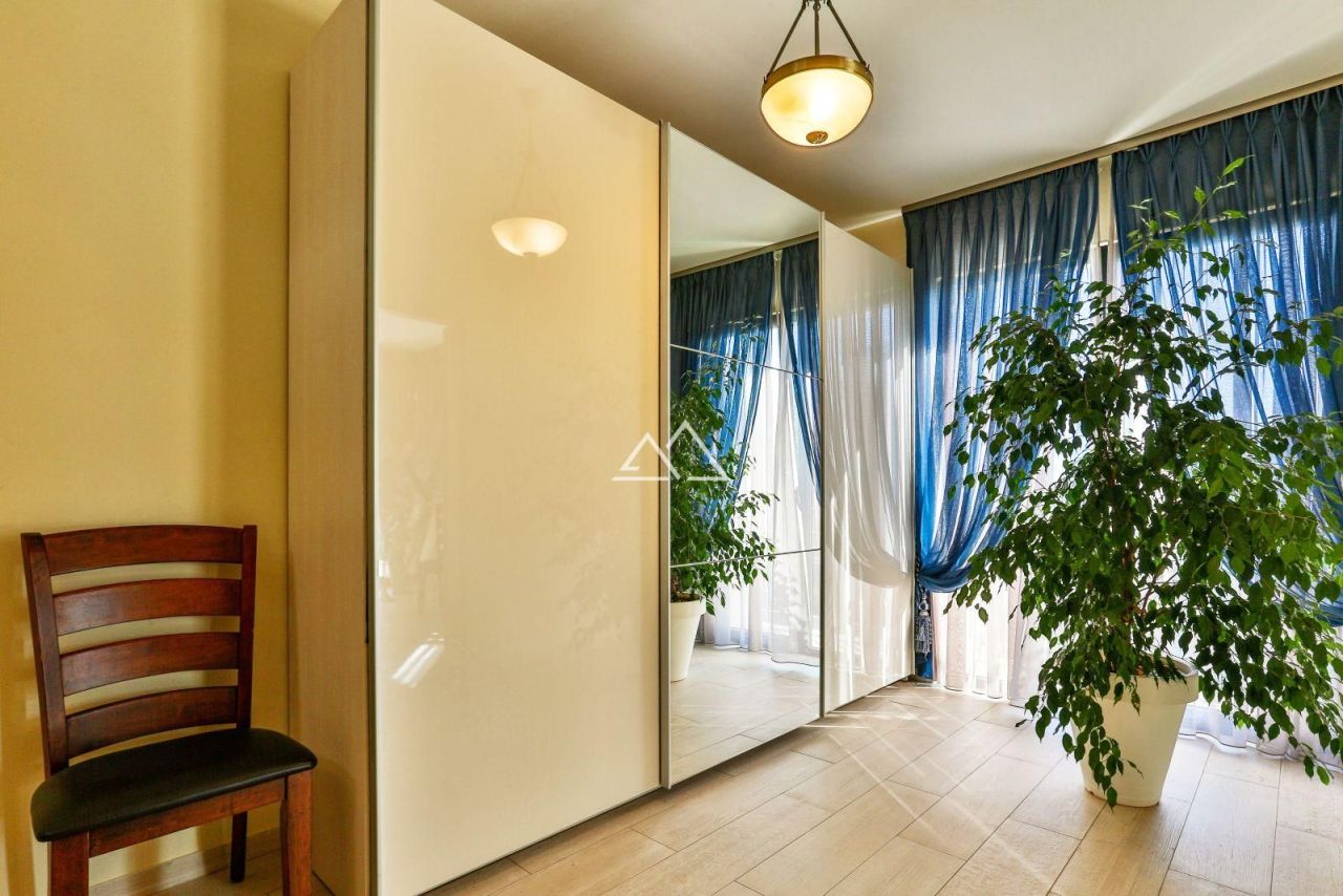 Вилла в Тивате, Черногория, 240 м² - фото 14