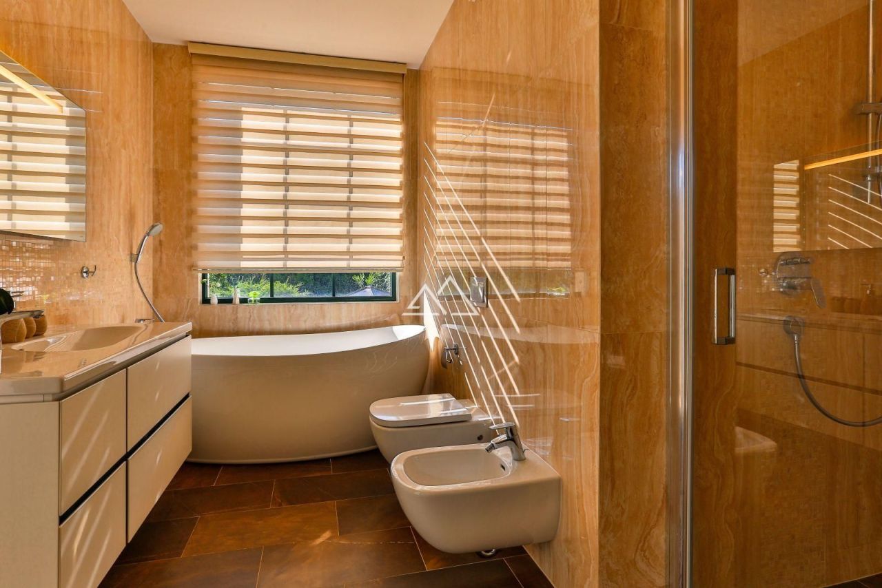 Вилла в Тивате, Черногория, 240 м² - фото 15