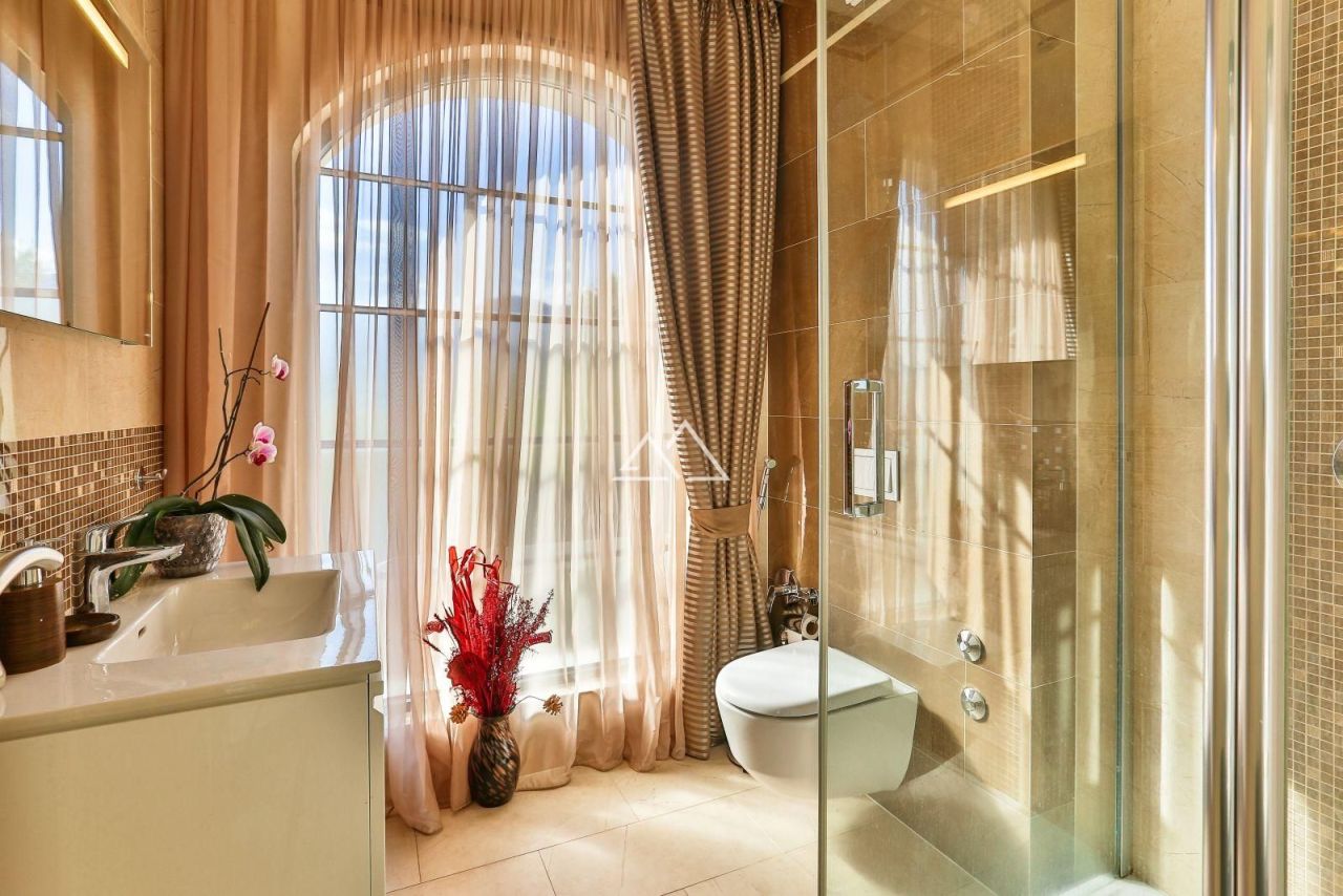 Вилла в Тивате, Черногория, 240 м² - фото 16