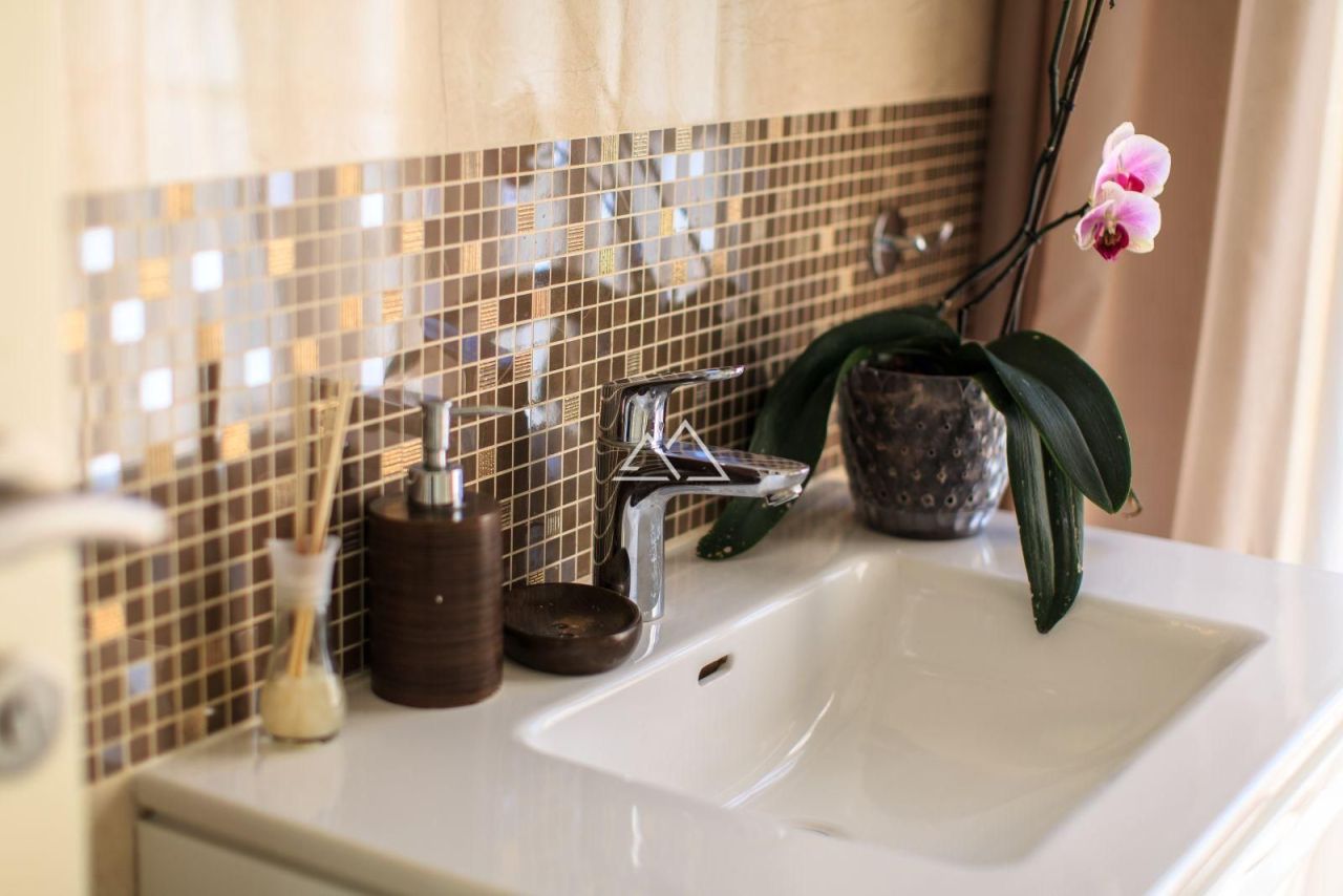 Вилла в Тивате, Черногория, 240 м² - фото 17