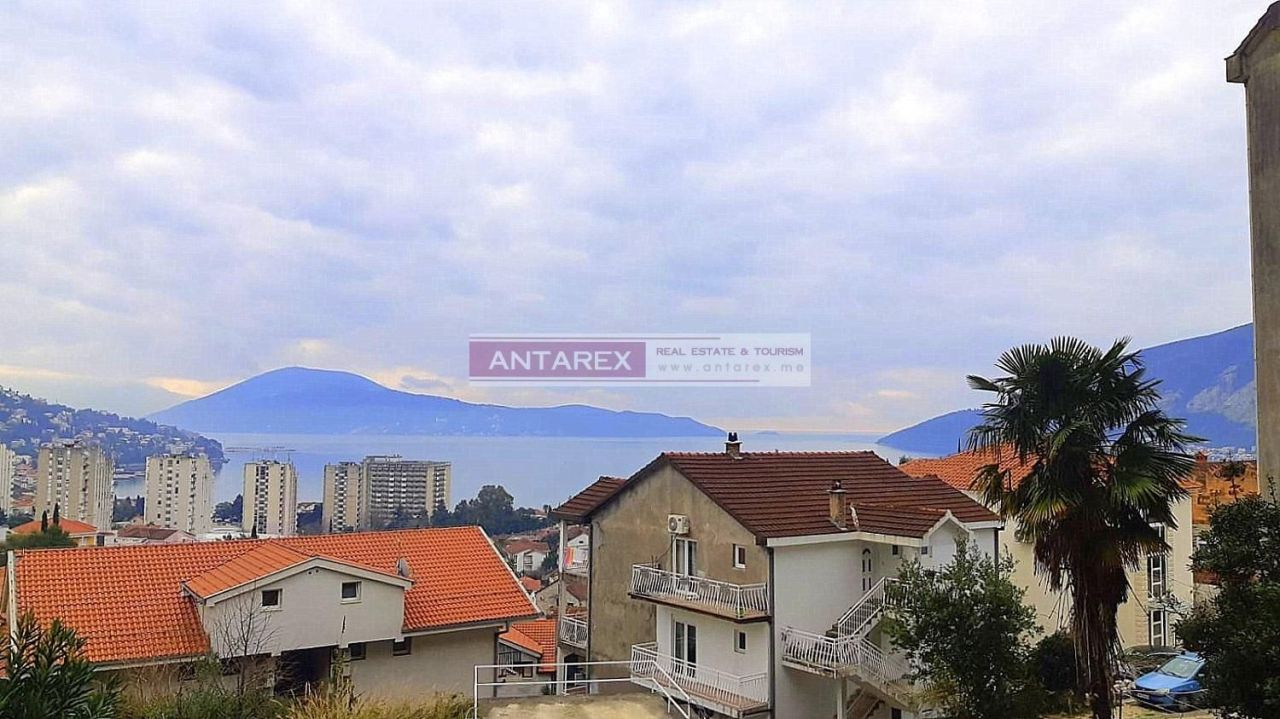 Апартаменты в Херцег-Нови, Черногория, 54 м² - фото 1