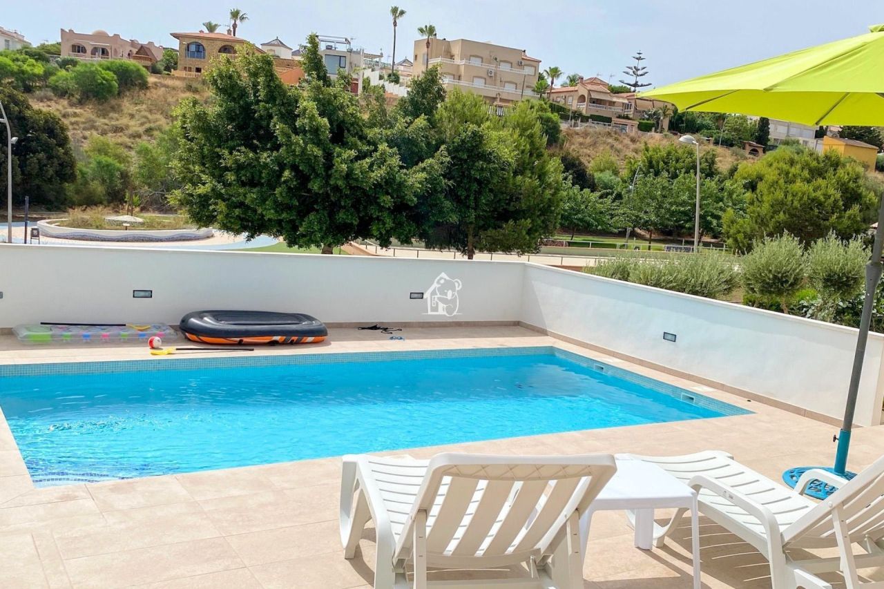 Шале в Торревьехе, Испания, 130 м² - фото 2