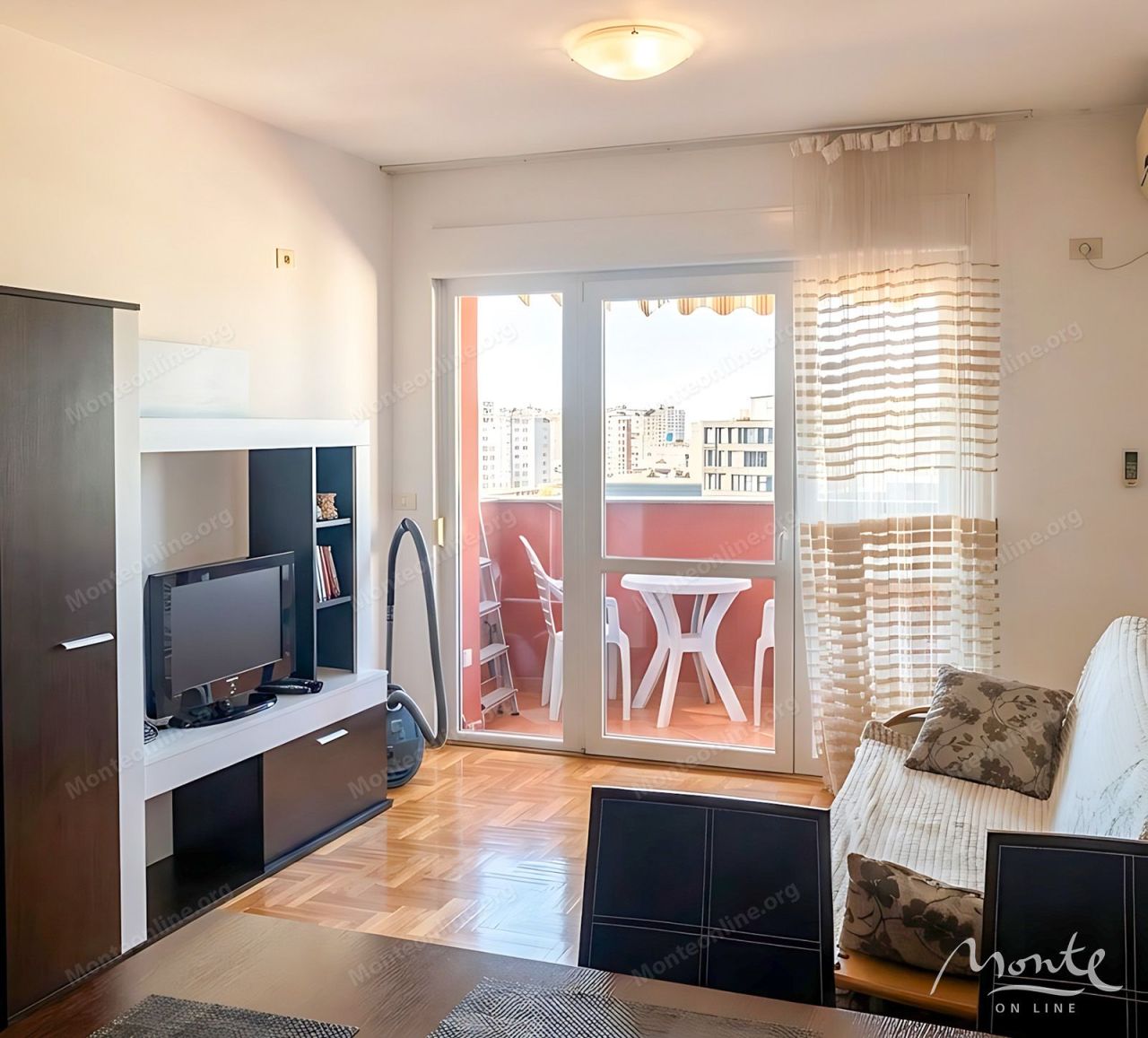 Апартаменты в Баре, Черногория, 53 м² - фото 1