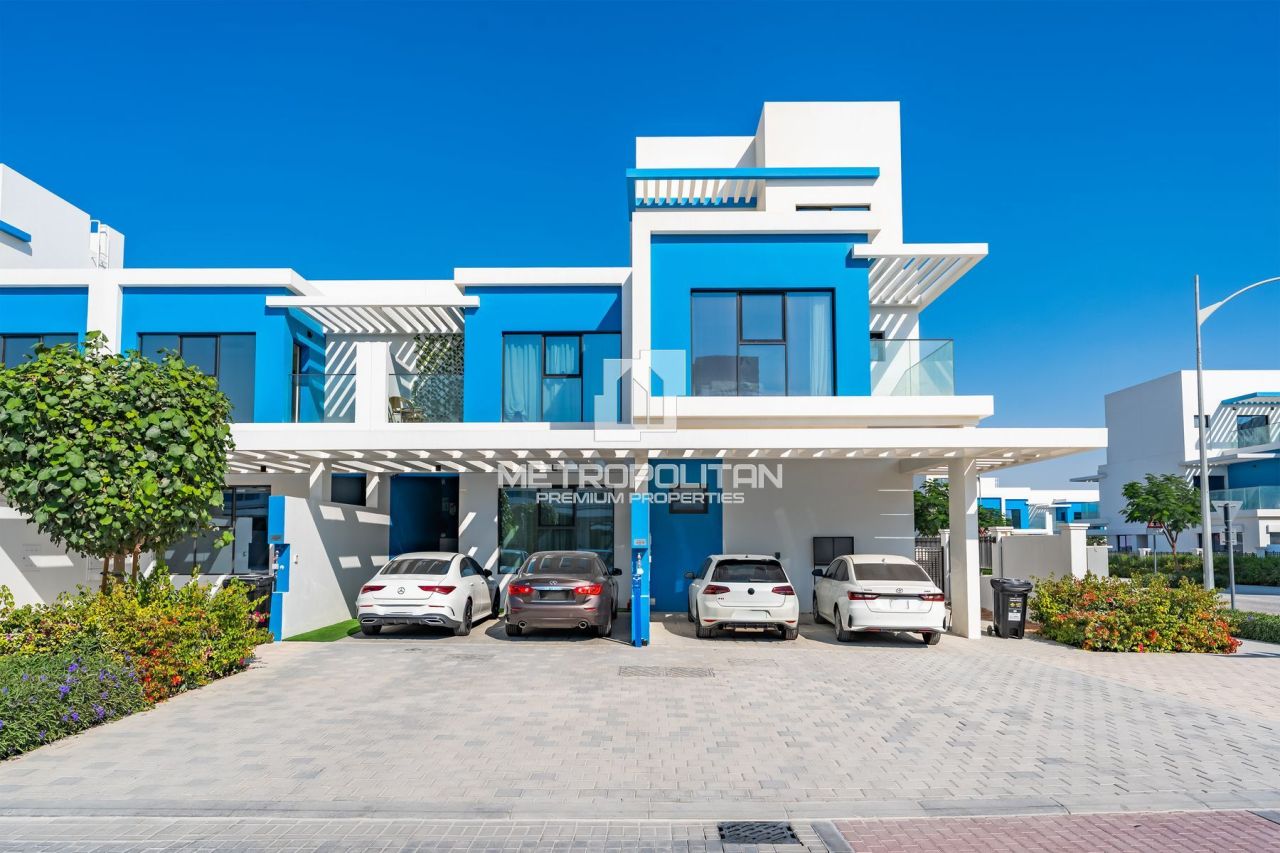 Таунхаус в Дубае, ОАЭ, 302 м² - фото 1