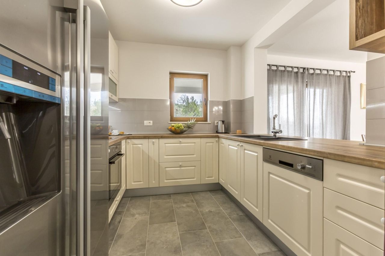 Вилла в Омише, Хорватия, 330 м² - фото 13