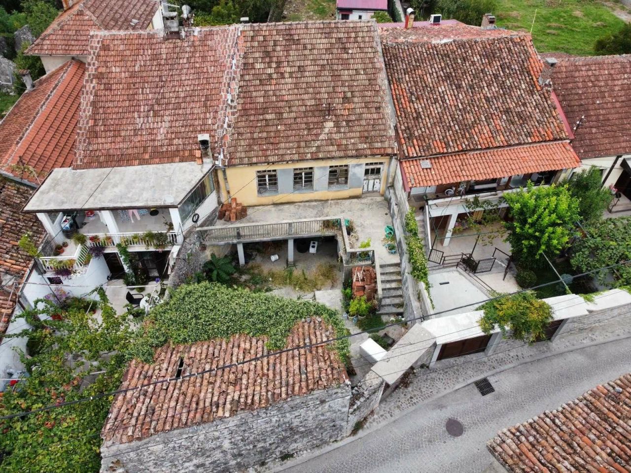 Дом в Подгорице, Черногория, 140 м² - фото 1