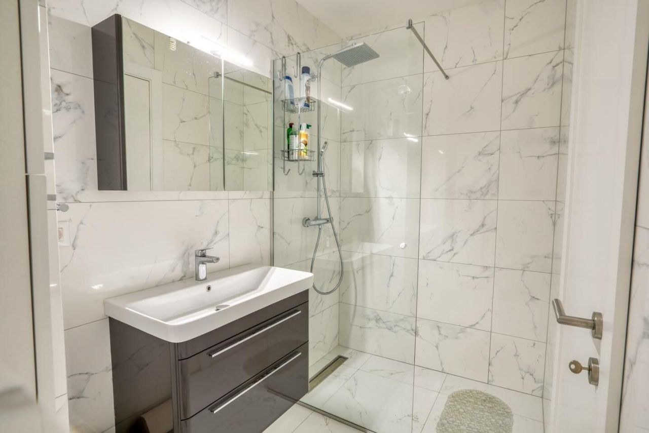 Квартира в Бечичи, Черногория, 67 м² - фото 15