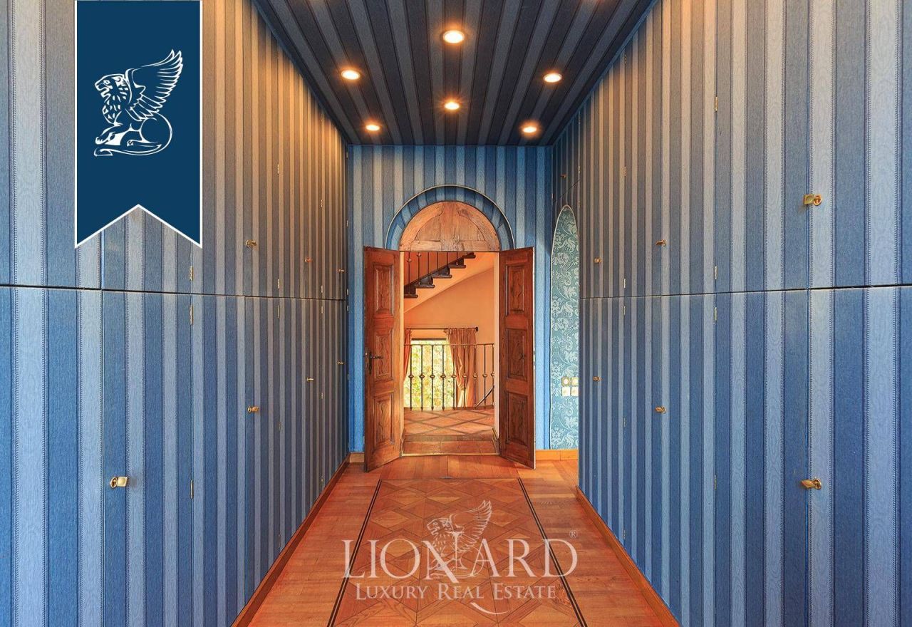 Вилла в Комо, Италия, 980 м² - фото 19