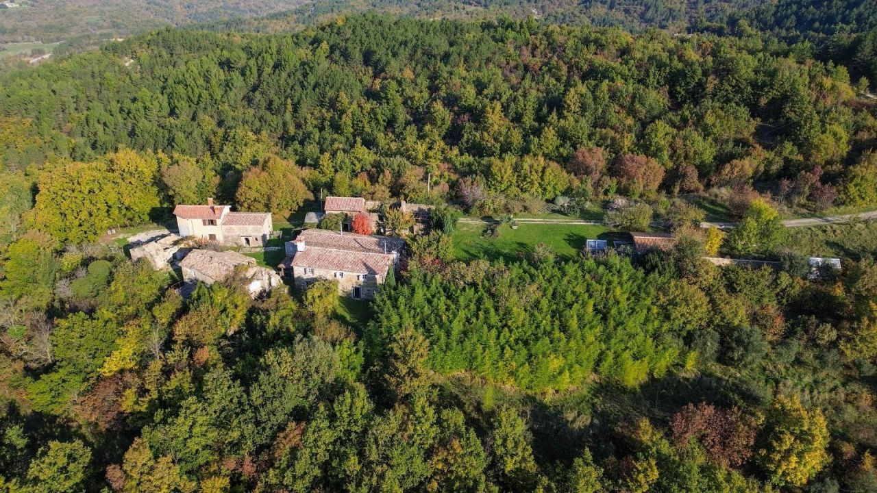 Отель, гостиница Lupoglav, Хорватия, 646 м² - фото 1