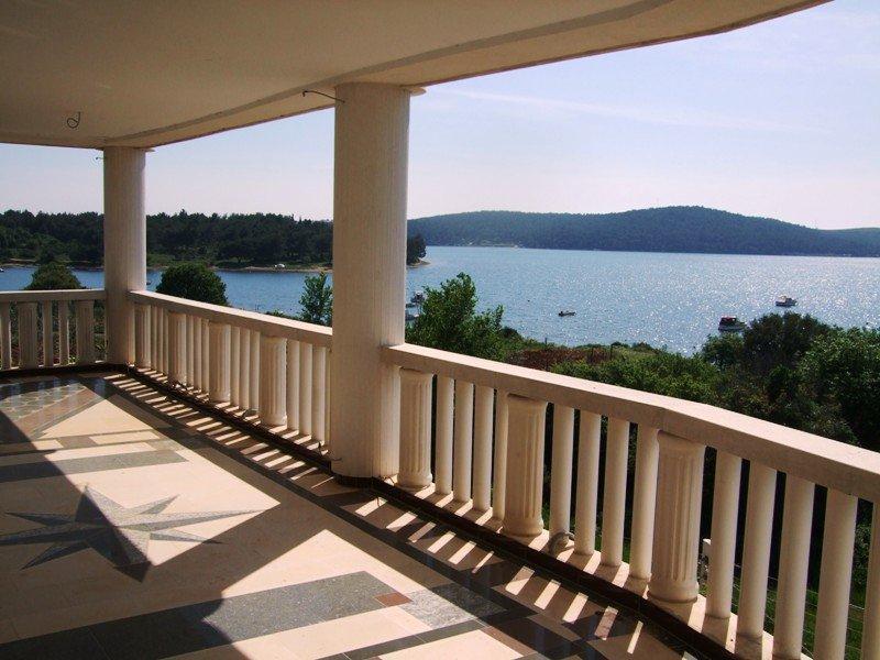 Вилла в Медулине, Хорватия, 690 м² - фото 1