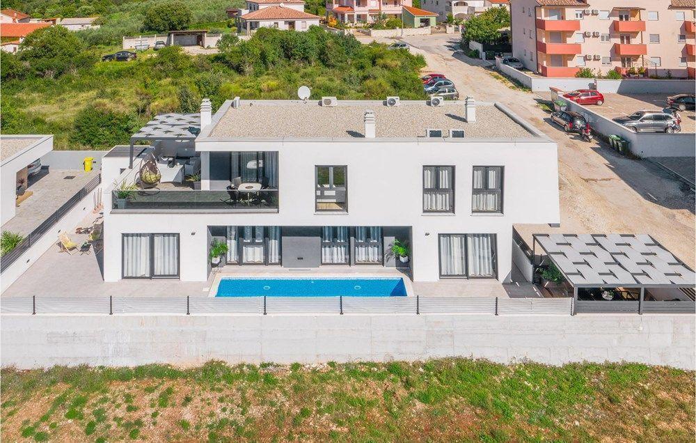 Вилла в Пуле, Хорватия, 208 м² - фото 1