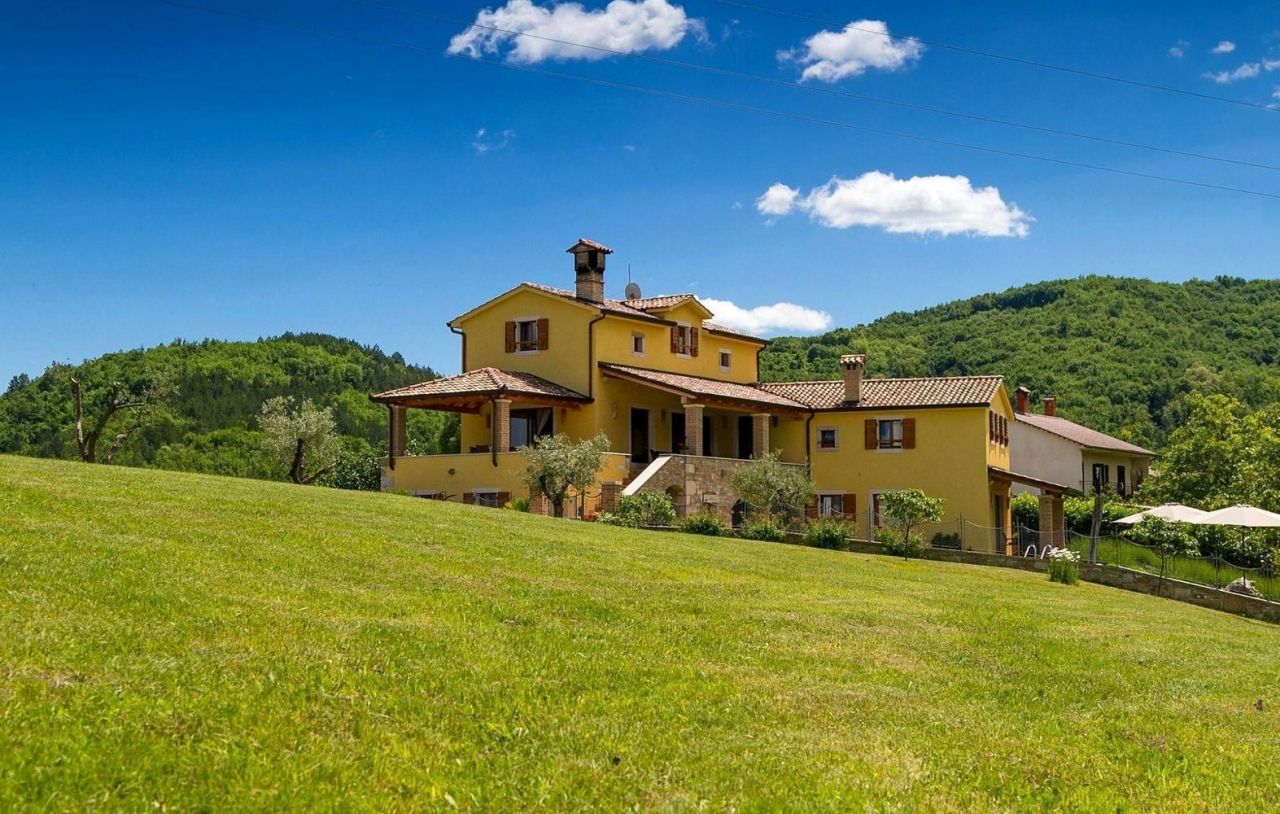 Вилла в Мотовуне, Хорватия, 300 м² - фото 2