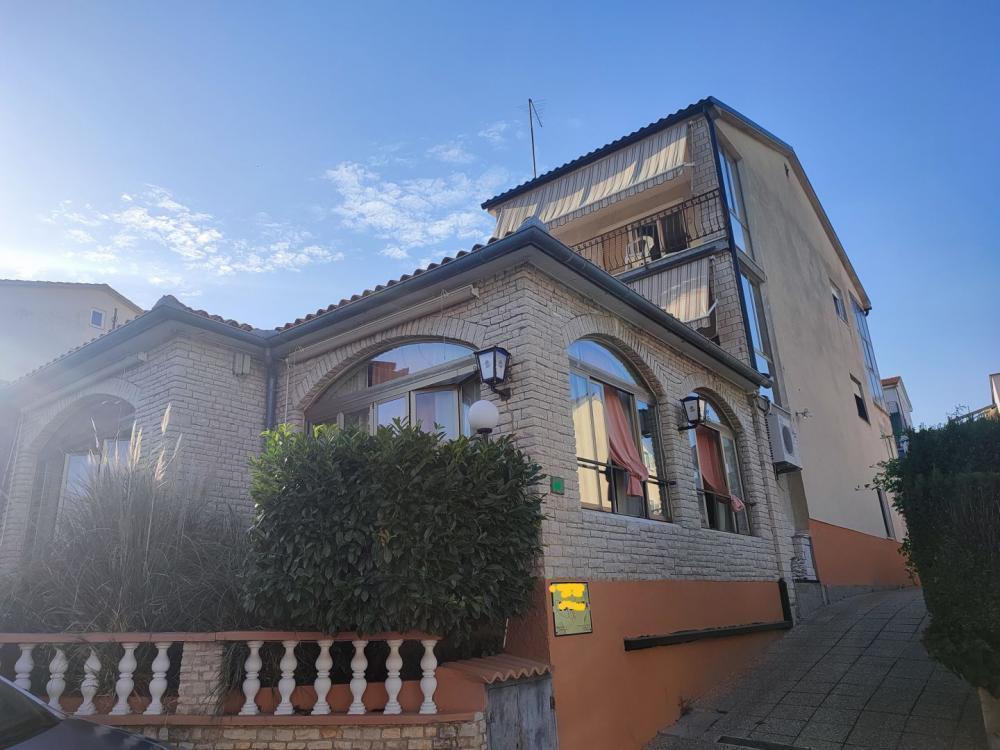 Отель, гостиница в Пуле, Хорватия, 673 м² - фото 2