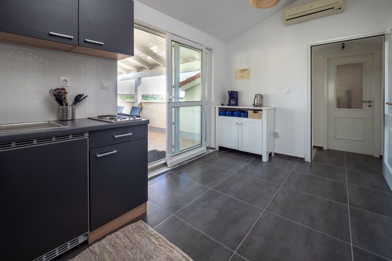 Отель, гостиница Banjole, Хорватия, 420 м² - фото 14