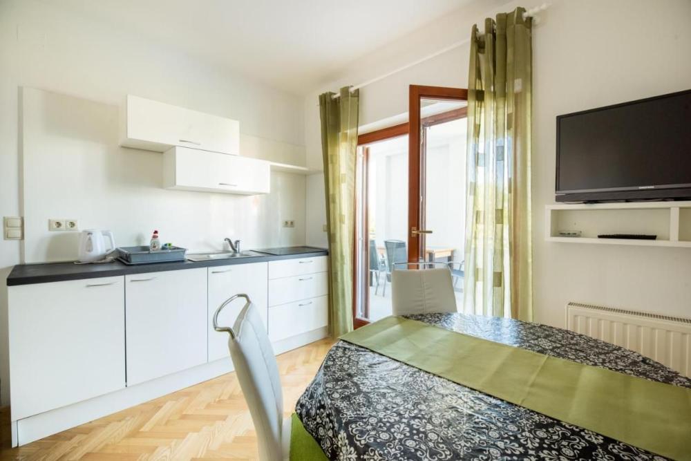 Отель, гостиница Selce, Crikvenica, Хорватия, 300 м² - фото 16