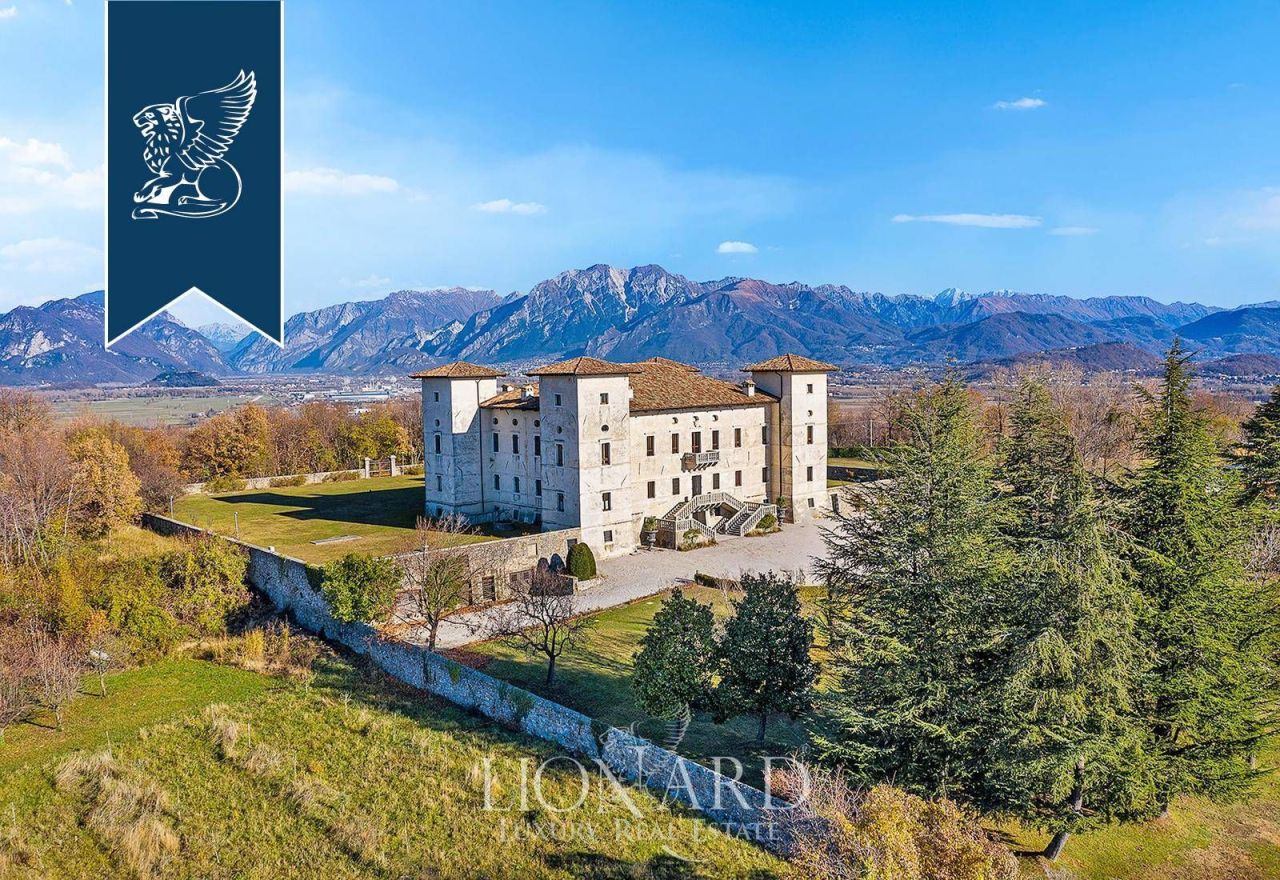 Замок в Удине, Италия, 2 700 м² - фото 1