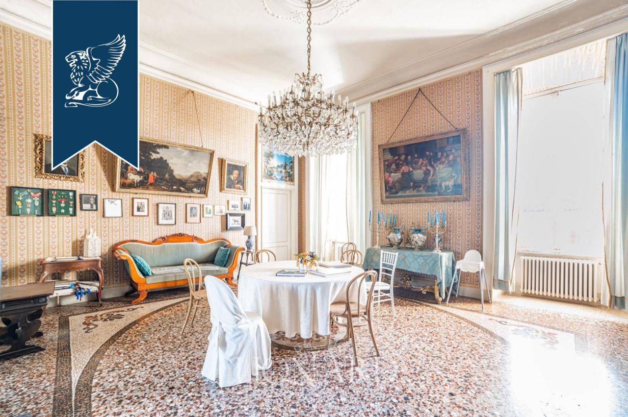 Замок в Турине, Италия, 2 964 м² - фото 11