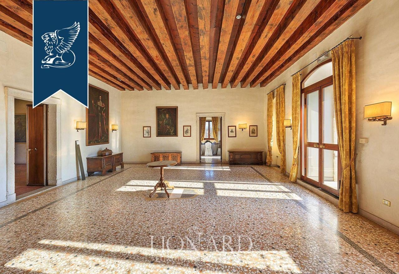 Замок в Удине, Италия, 2 700 м² - фото 16