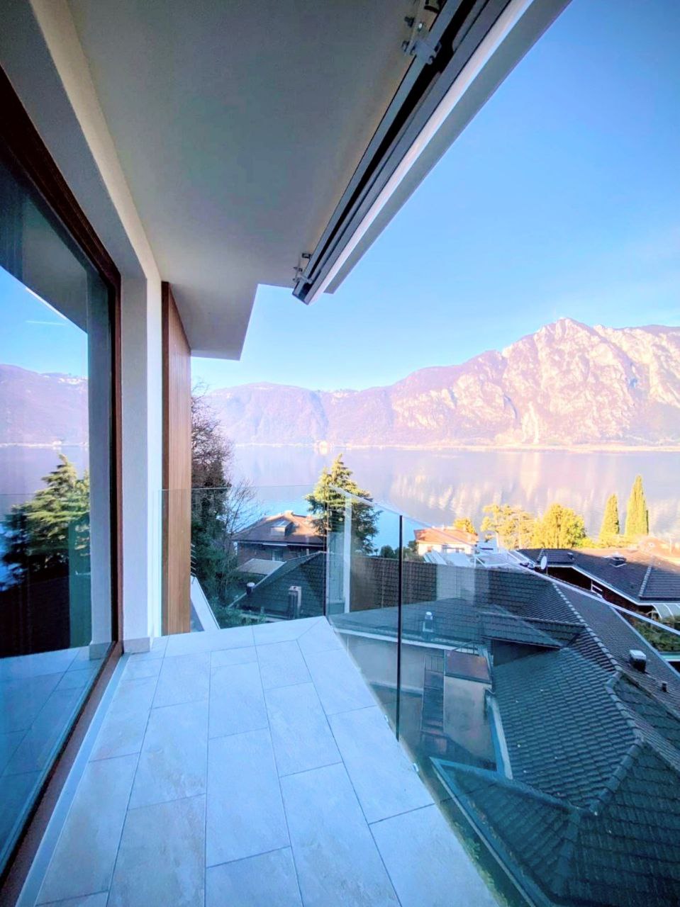 Вилла в Кампионе-д'Италия, Италия, 250 м² - фото 2