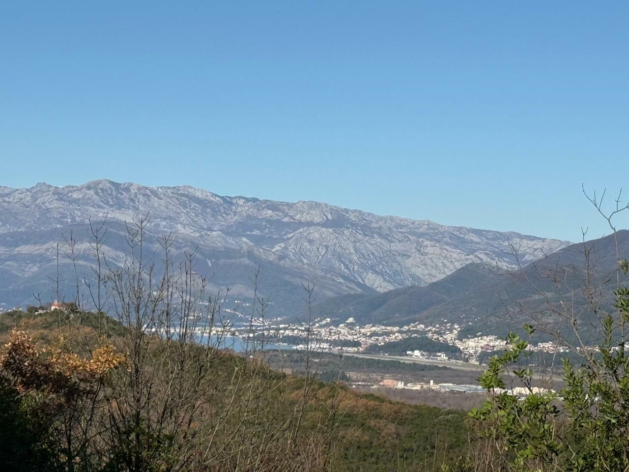 Земля в Ластве, Черногория, 16 683 м² - фото 1