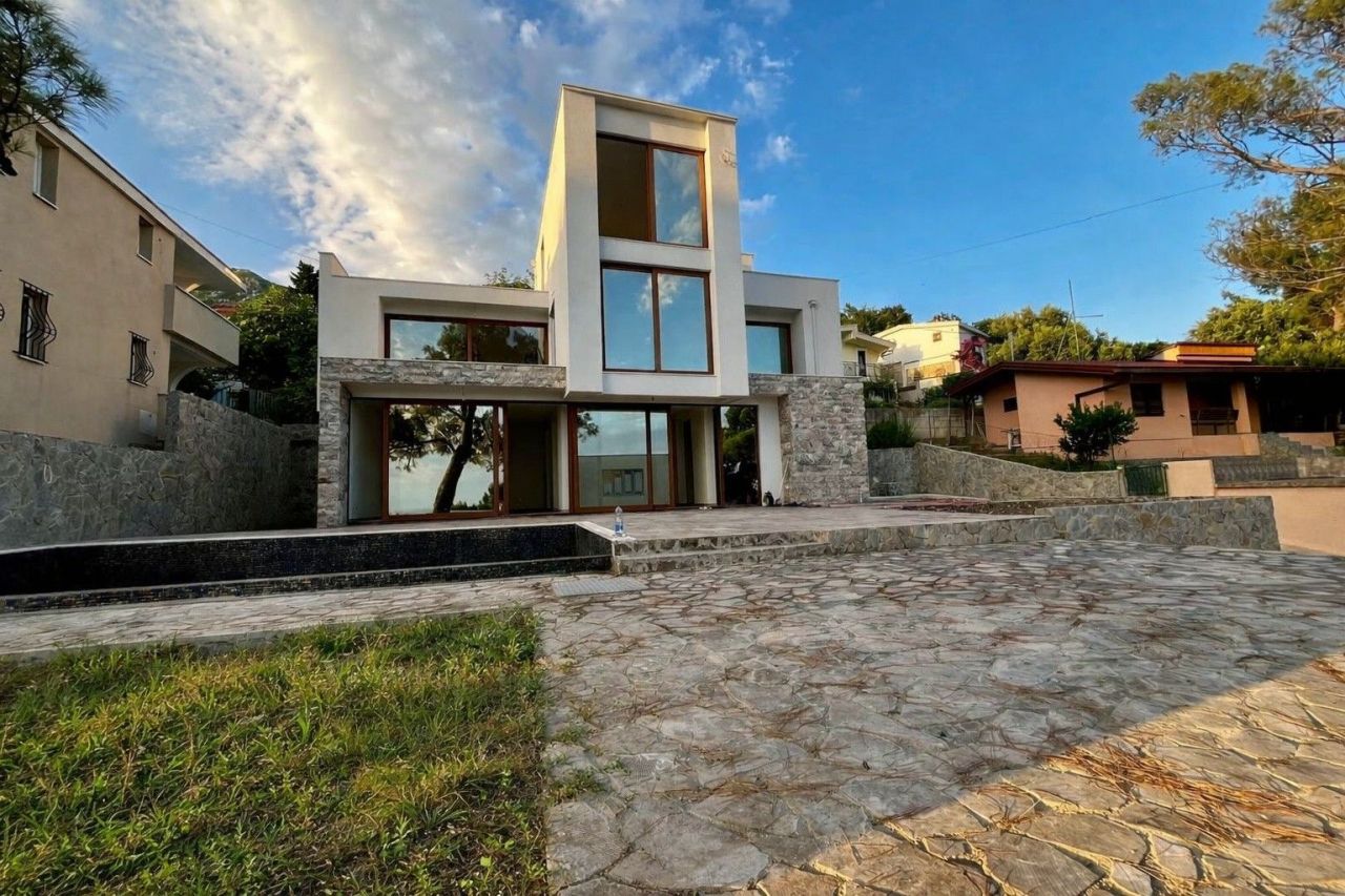 Вилла в Баре, Черногория, 300 м² - фото 1