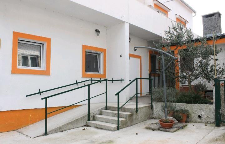 Отель, гостиница Obrovac, Хорватия, 400 м² - фото 3