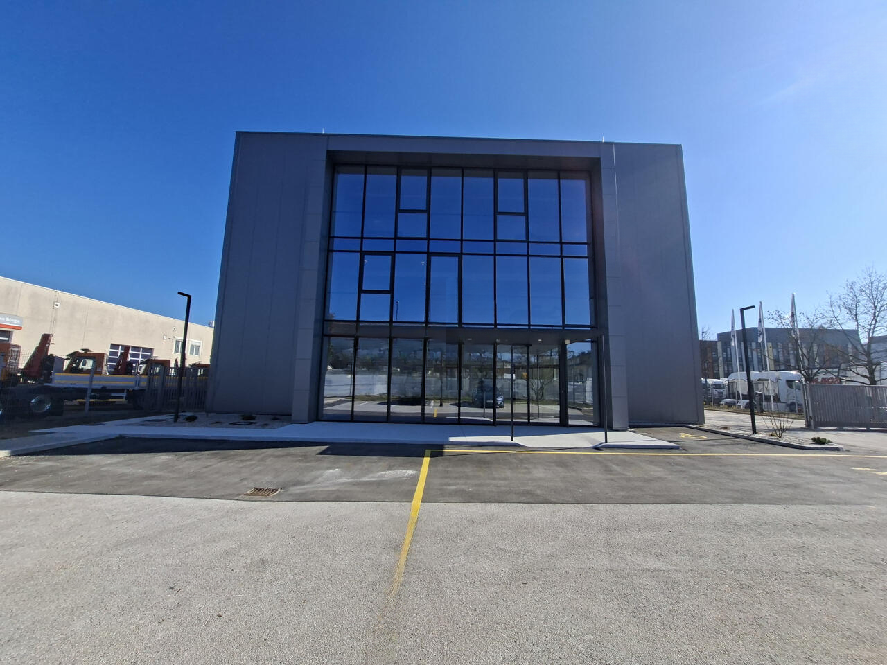 Офис в Любляне, Словения, 1 900 м² - фото 1