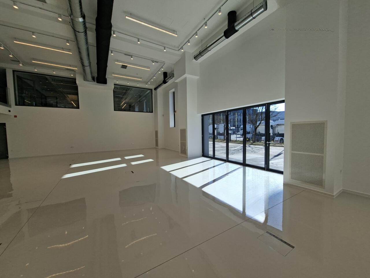 Офис в Любляне, Словения, 1 900 м² - фото 4