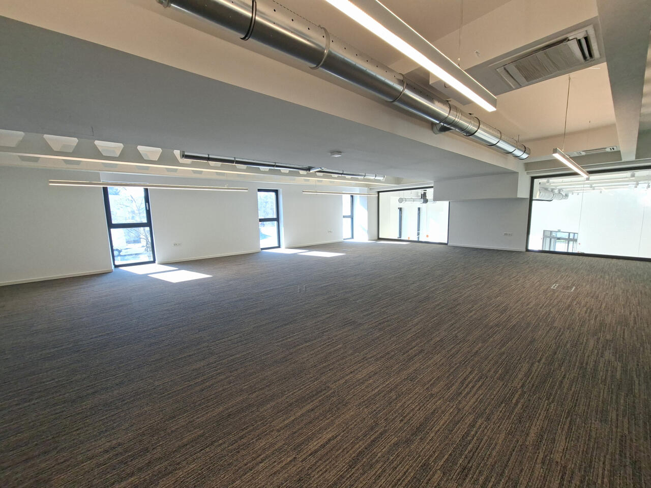 Офис в Любляне, Словения, 1 900 м² - фото 5