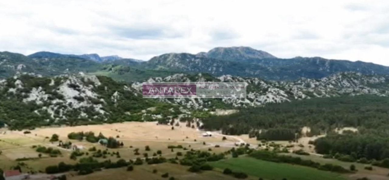 Земля в Никшиче, Черногория, 39 020 м² - фото 1