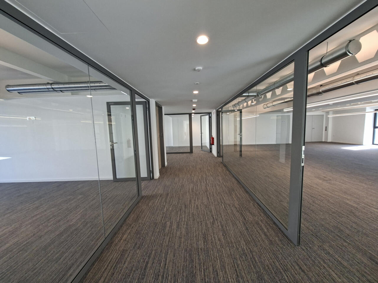 Офис в Любляне, Словения, 1 900 м² - фото 7