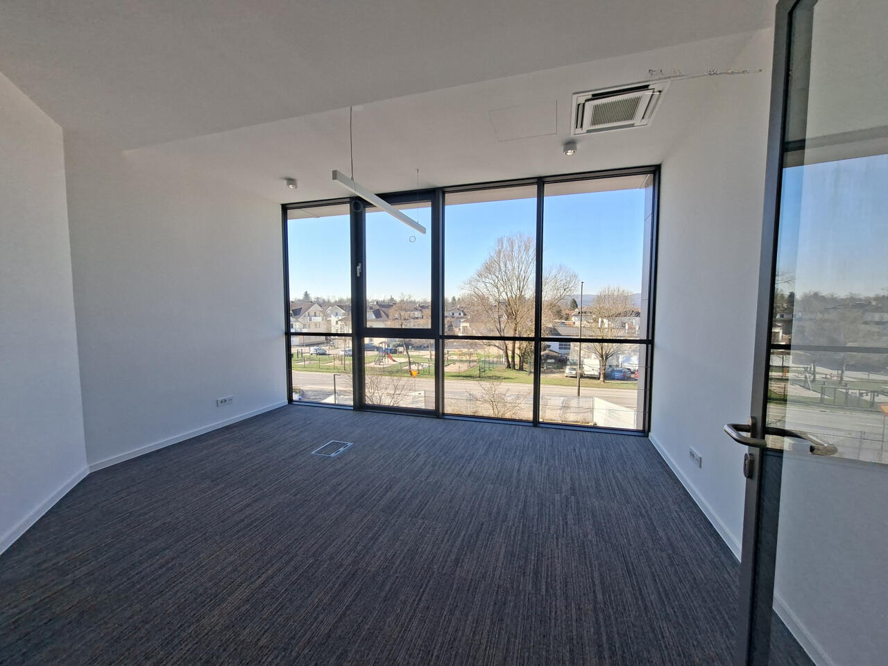 Офис в Любляне, Словения, 1 900 м² - фото 9