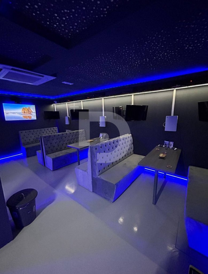 Коммерческая недвижимость в Барселоне, Испания, 425 м² - фото 1