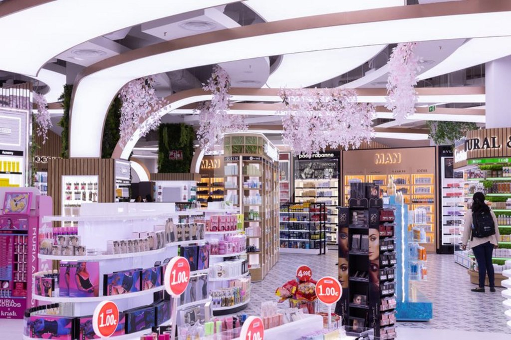 Магазин Кастилия-Леон, Испания, 1 196 м² - фото 1