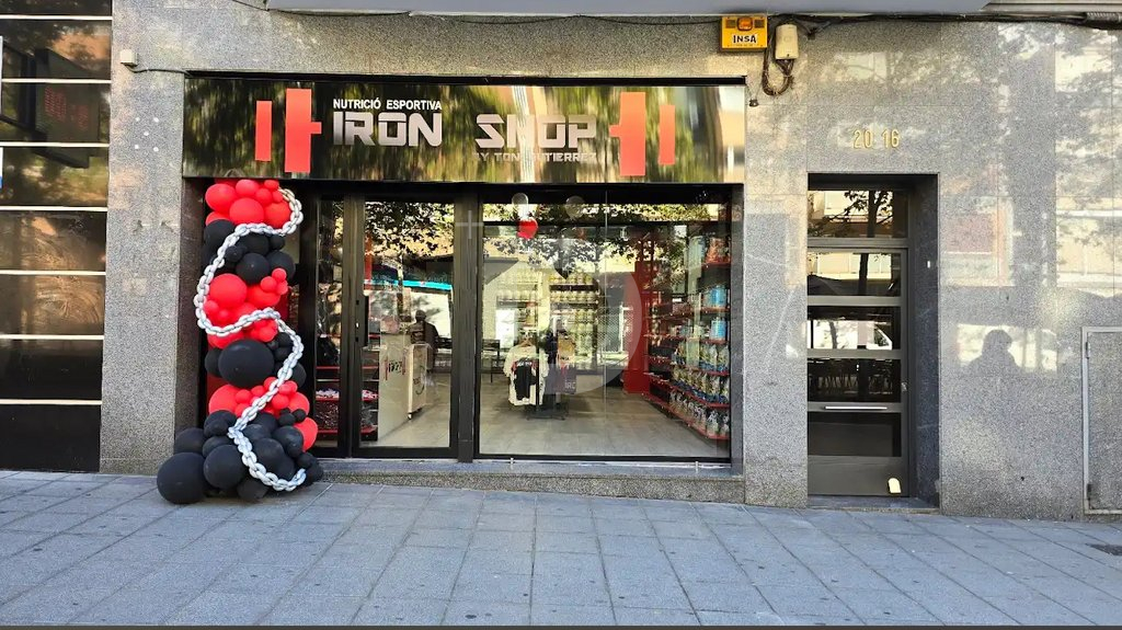 Магазин в Барселоне, Испания, 77 м² - фото 1