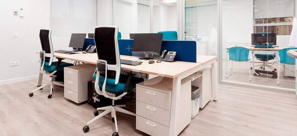 Офис в Барселоне, Испания, 1 889 м² - фото 1