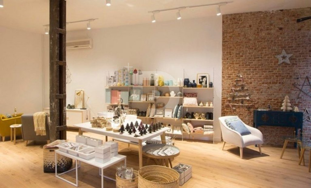 Коммерческая недвижимость в Барселоне, Испания, 650 м² - фото 1