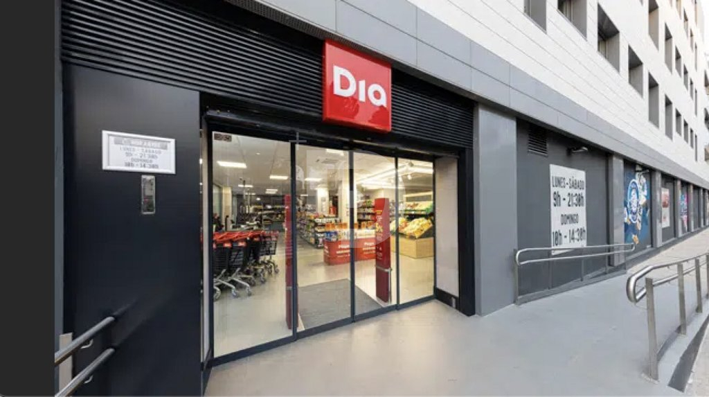 Магазин в Мадриде, Испания, 975 м² - фото 1