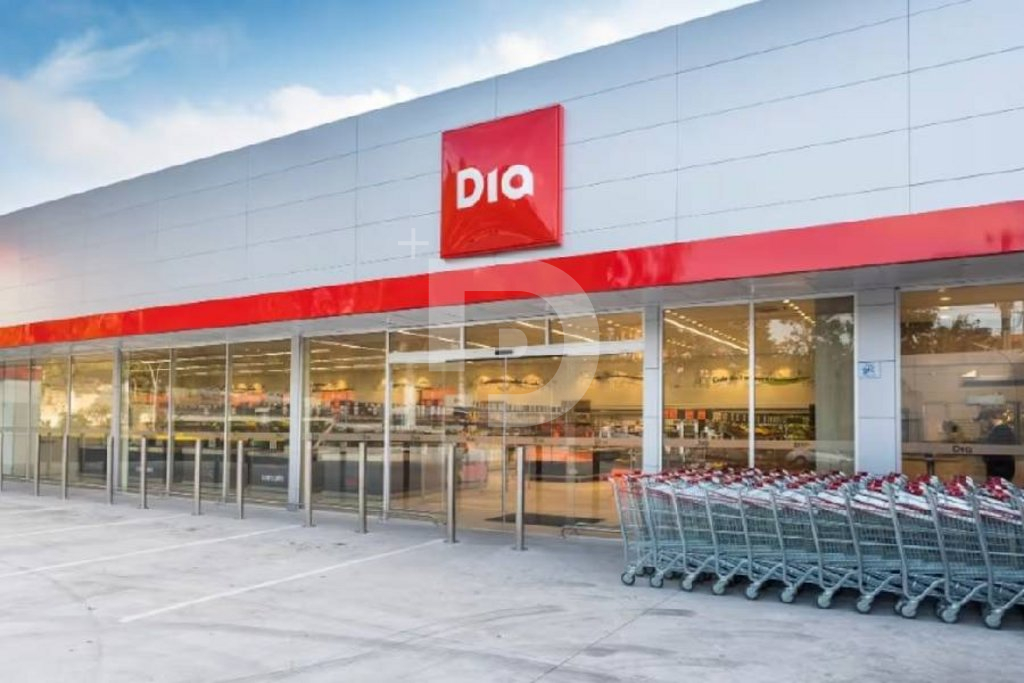 Магазин в Барселоне, Испания, 1 304 м² - фото 1