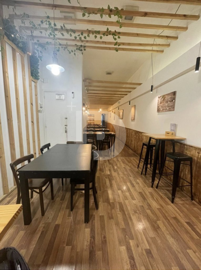 Коммерческая недвижимость в Барселоне, Испания, 110 м² - фото 1