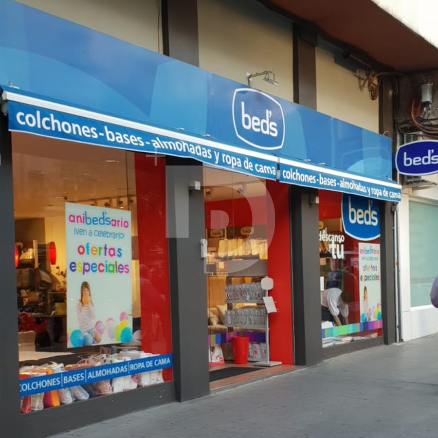 Магазин в Барселоне, Испания, 210 м² - фото 1